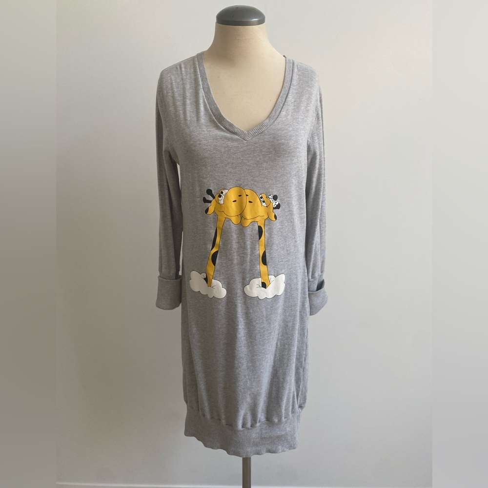 Zine Clothing Gray Sleep Shirt with Yellow Giraffe Print 2/$20
